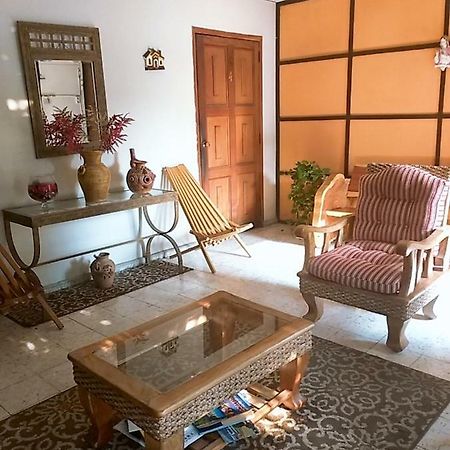 Hostal Dona Marta San Salvador Ngoại thất bức ảnh