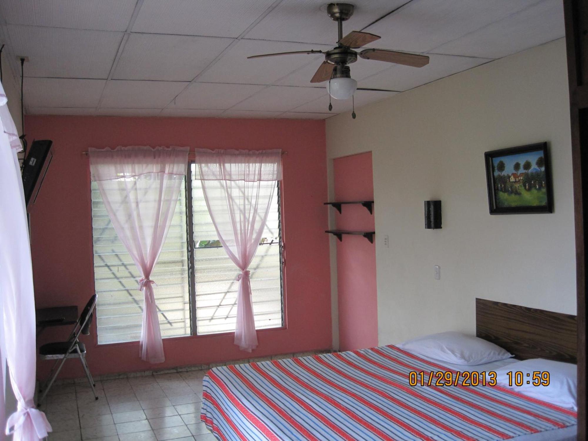 Hostal Dona Marta San Salvador Ngoại thất bức ảnh