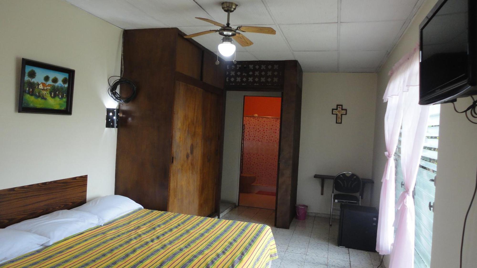 Hostal Dona Marta San Salvador Ngoại thất bức ảnh