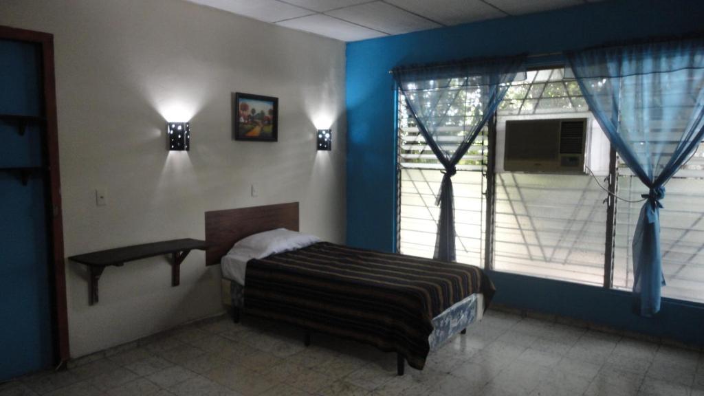 Hostal Dona Marta San Salvador Ngoại thất bức ảnh