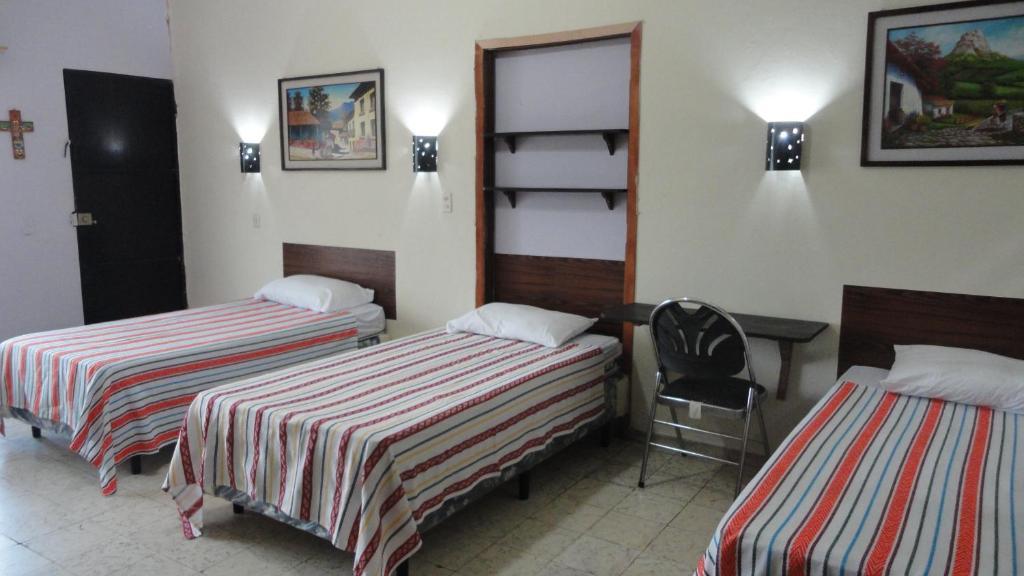 Hostal Dona Marta San Salvador Ngoại thất bức ảnh