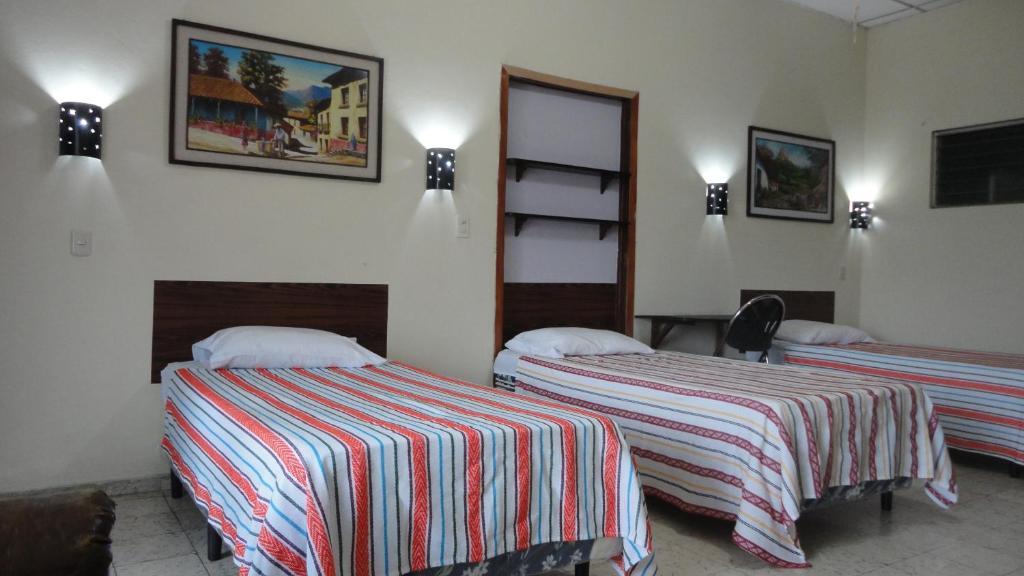 Hostal Dona Marta San Salvador Ngoại thất bức ảnh