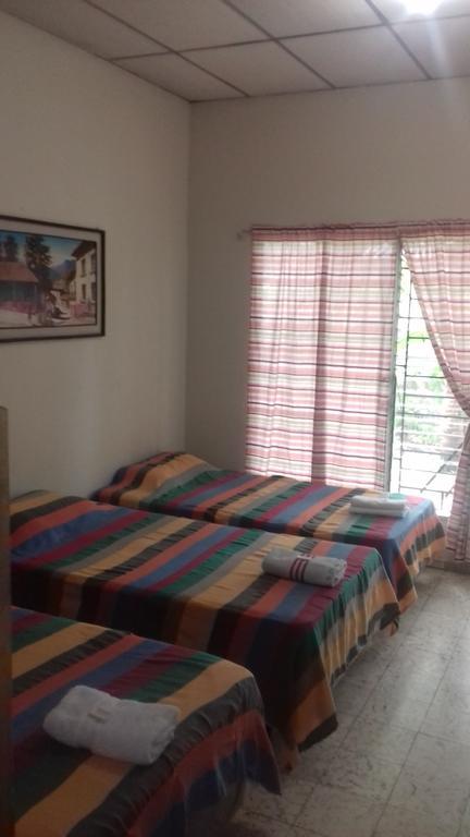 Hostal Dona Marta San Salvador Ngoại thất bức ảnh