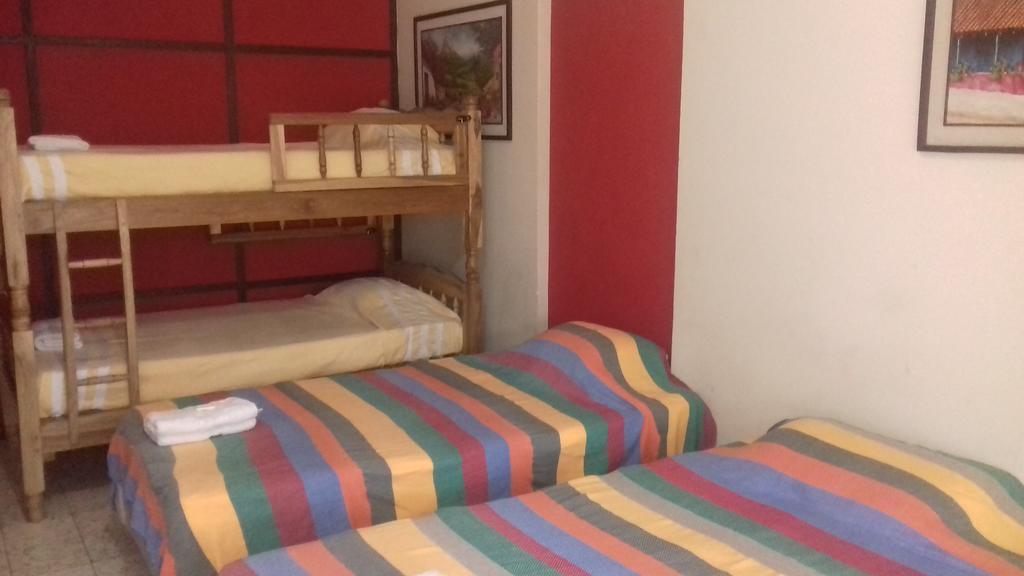 Hostal Dona Marta San Salvador Ngoại thất bức ảnh