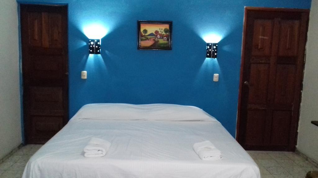 Hostal Dona Marta San Salvador Ngoại thất bức ảnh