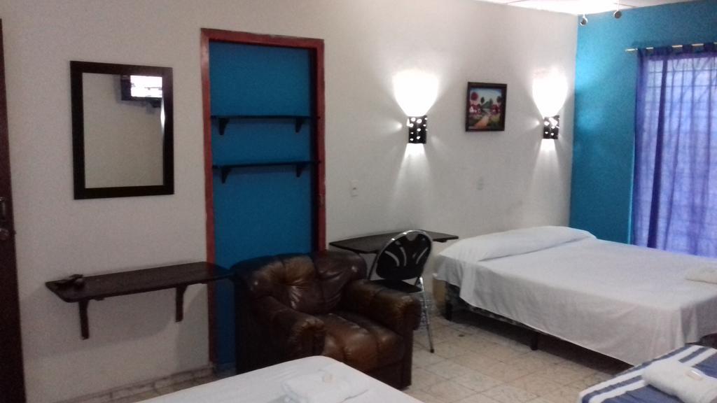 Hostal Dona Marta San Salvador Ngoại thất bức ảnh