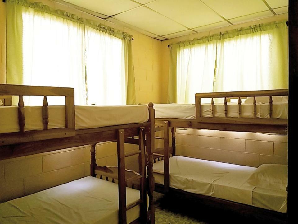 Hostal Dona Marta San Salvador Ngoại thất bức ảnh