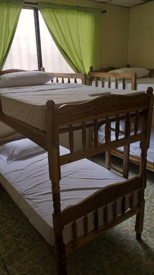 Hostal Dona Marta San Salvador Ngoại thất bức ảnh