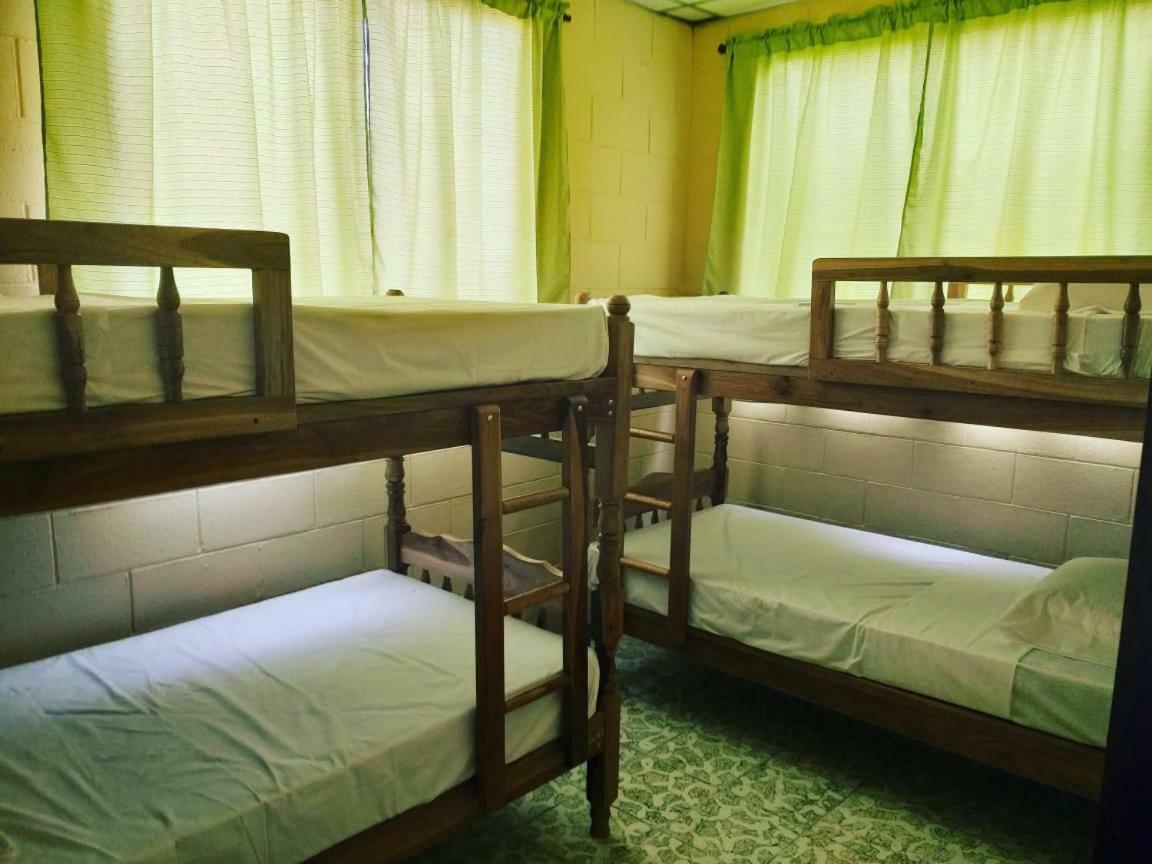 Hostal Dona Marta San Salvador Ngoại thất bức ảnh