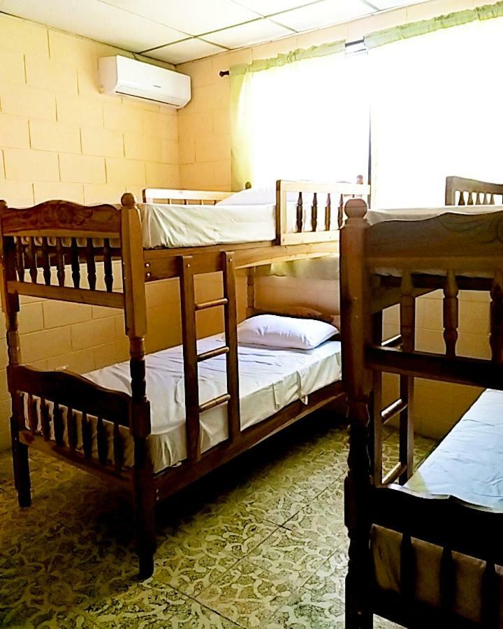 Hostal Dona Marta San Salvador Ngoại thất bức ảnh